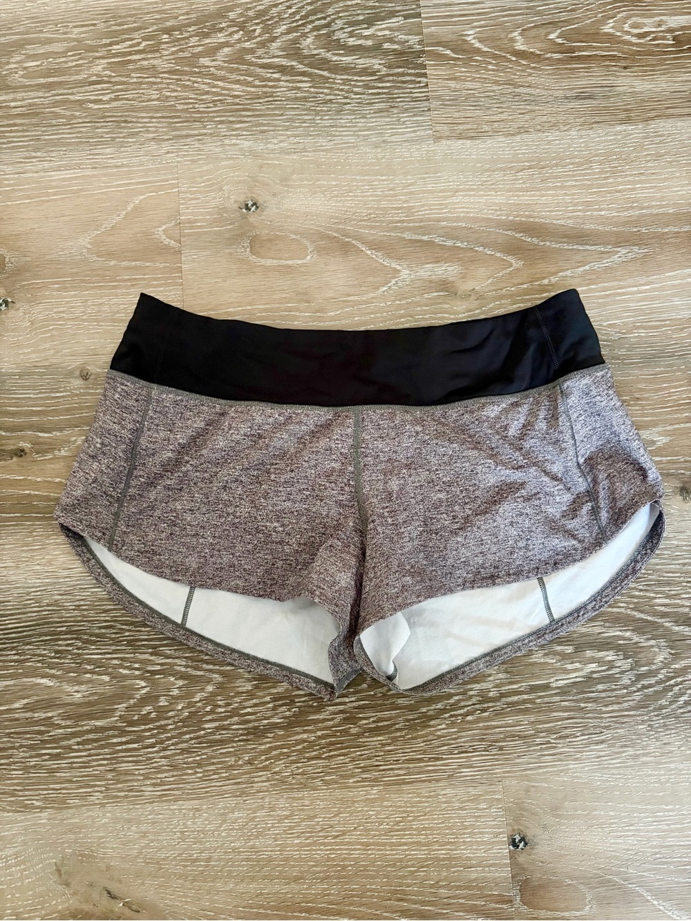 Lululemon Speed Up 2.5” Shorts - 6